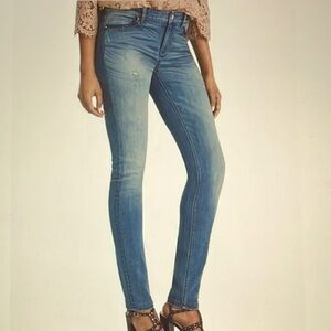 WHBM The leather Trim Skinny Jean, denim light wash